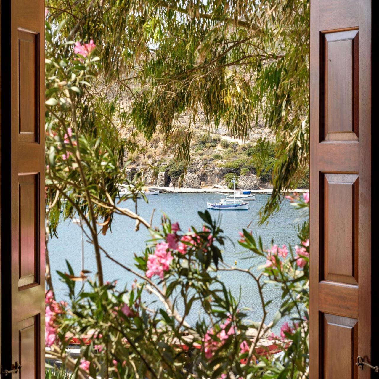 Villa Notos Adamantas  Bagian luar foto